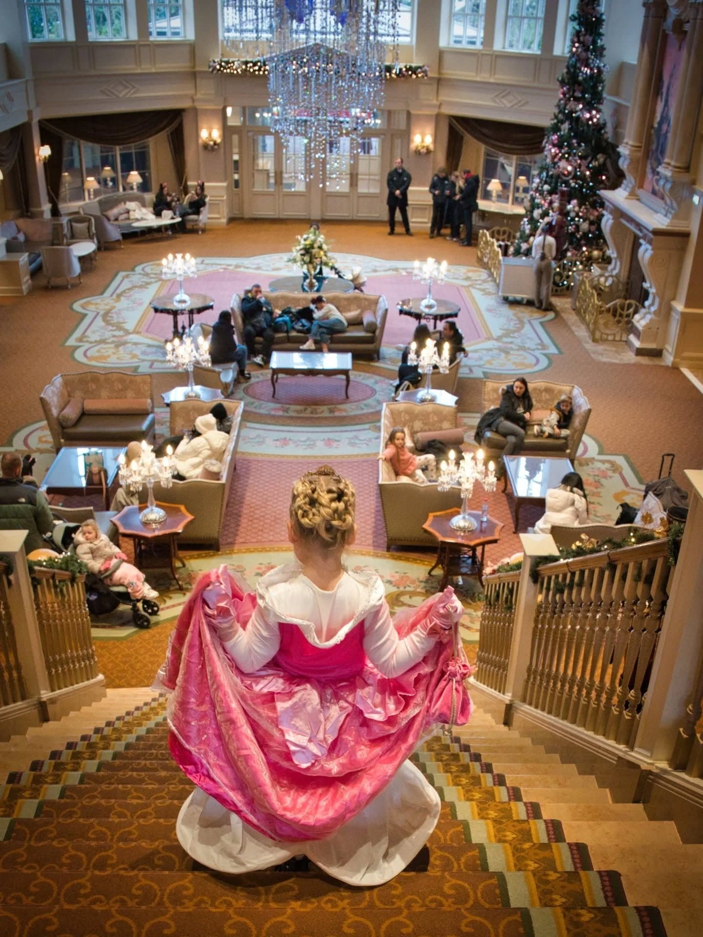 Princesse descendant escalier Disney Hôtel